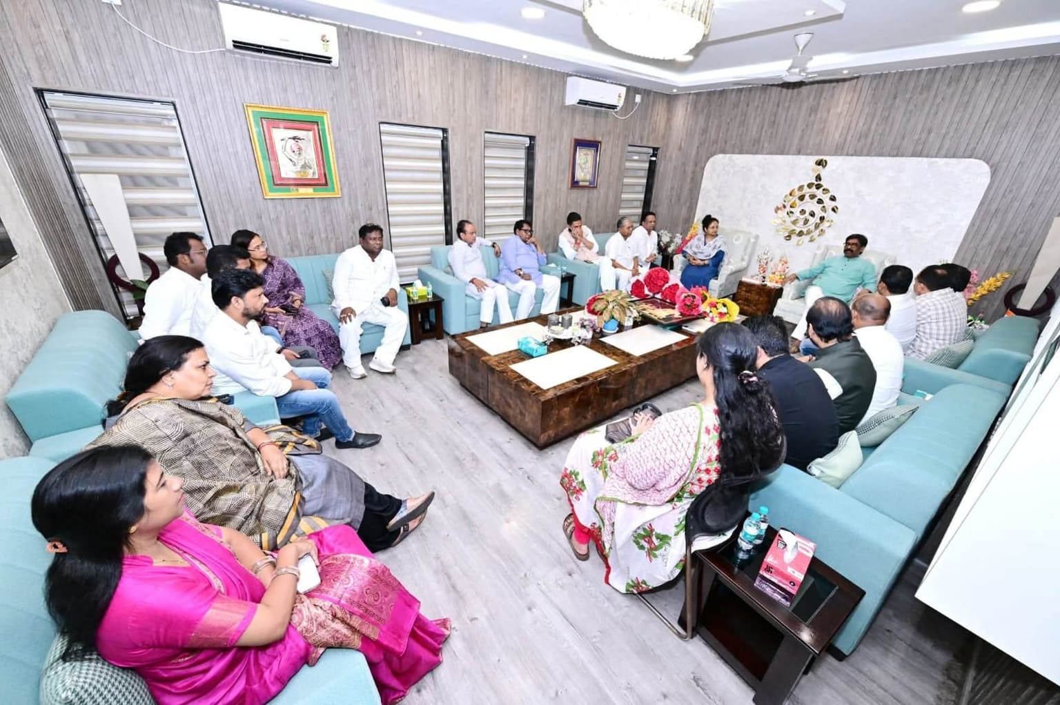 मुख्यमंत्री हेमंत सोरेन से मिले कांग्रेस नेता, कैबिनेट के फैसलों के लिए जताया आभार