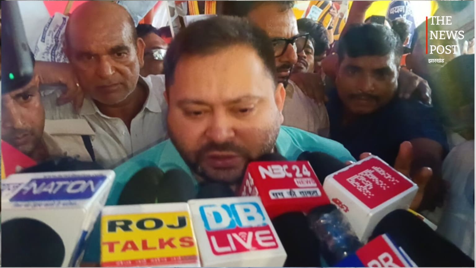 गर्दनीबाग धरना स्थल पहुंचे तेजस्वी यादव, छात्रों से की मुलाकात, बोले- आपकी हर मांग के साथ खड़े हैं