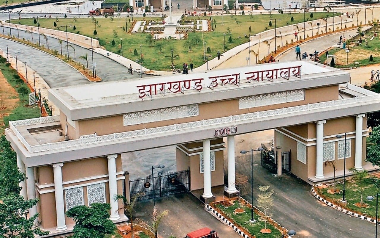 BREAKING: JSSC CGL नियुक्तियां रद्द करने के फैसले को हाईकोर्ट में चुनौती, नवनियुक्त अफसरों ने दायर की याचिका