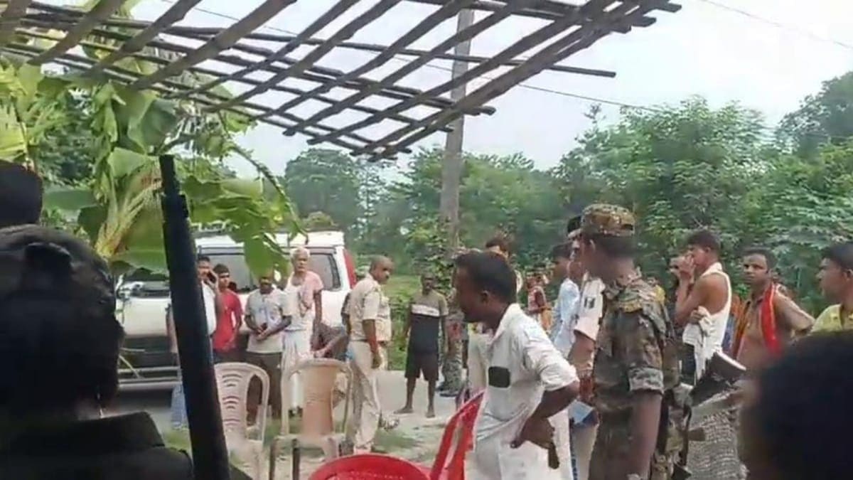 मुजफ्फरपुर: घर के दरवाजे पर चढ़कर पट्टीदार ने शख्स को मार दी गोली, इलाके में सनसनी