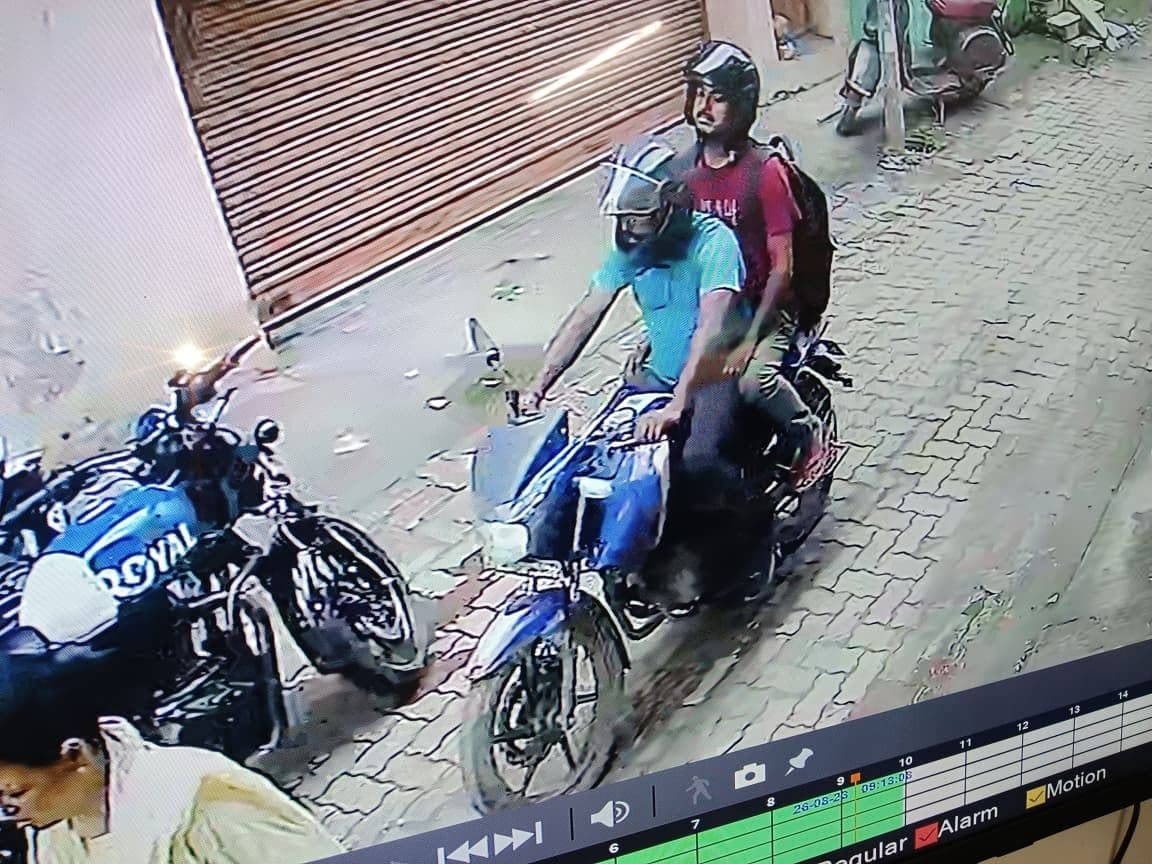 जमशेदपुर के उलीडीह में महिला से चेन छिनतई,घटना CCTV में क़ैद