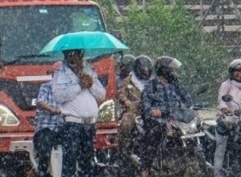 Weather Alert:झारखंड में आज फिर बदलेगा मौसम, 10 जिलों में भारी बारिश और वज्रपात का अलर्ट