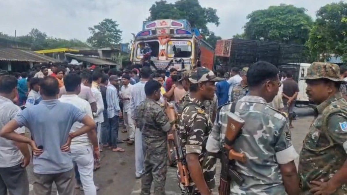 पोटका में ट्रक ने युवक को रौंदा, विरोध में टाटा-हाता मुख्य मार्ग जाम