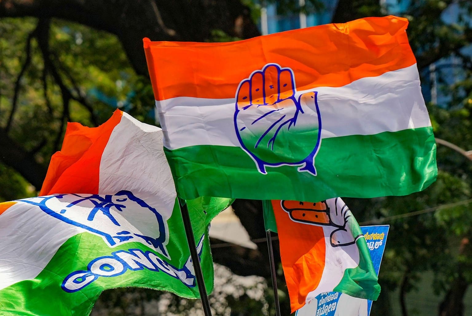 झारखंड में कांग्रेस की राजनीति किस ओर? आदिवासी महाजुटान के बाद राजभवन मार्च का मतलब क्या
