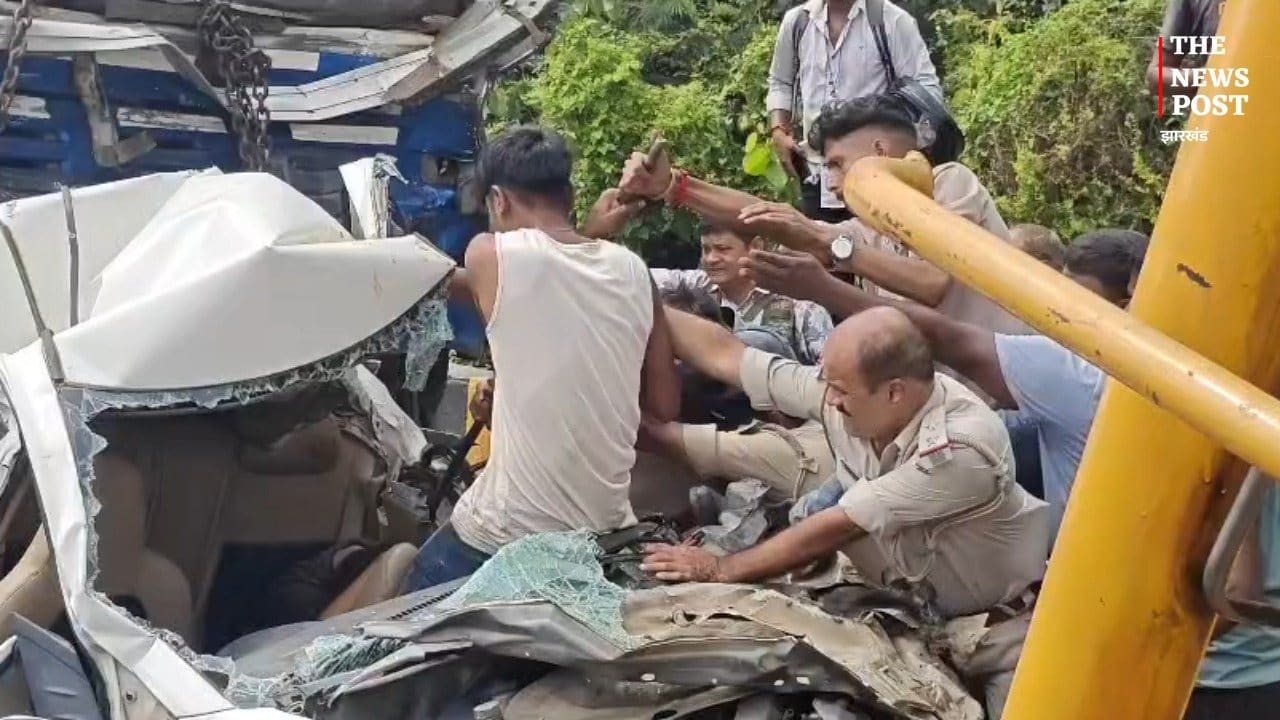 रामगढ़: चुटुपालू घाटी में भीषण सड़क हादसा, दो गाड़ियों की टक्कर में एक की मौत, पांच घायल