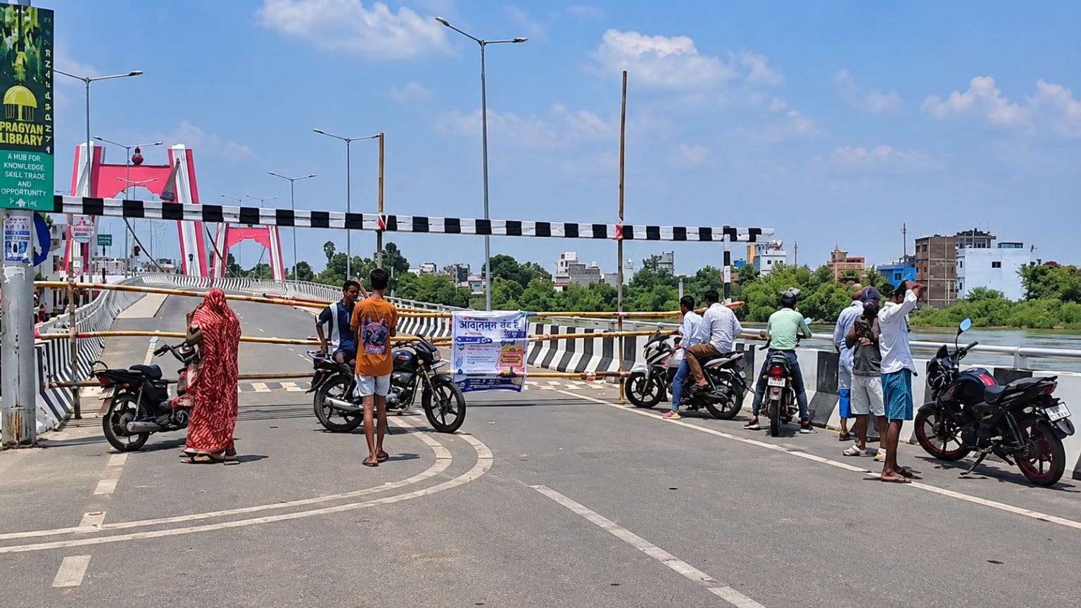 पटना: पुनपुन नदी का बढ़ा जलस्तर, रेलवे ट्रैक तक पहुंचा पानी, लक्ष्मण झूला पर आवाजाही बंद