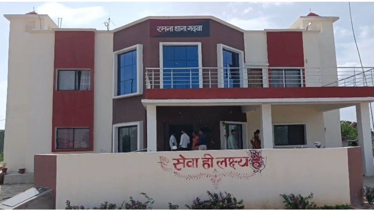 गढ़वा में खुदाई के दौरान ज़मीन से निकला खजाना? सन्दुक पर 40 परिवारों ने ठोका दावा, अंदर क्या है बना रहस्य