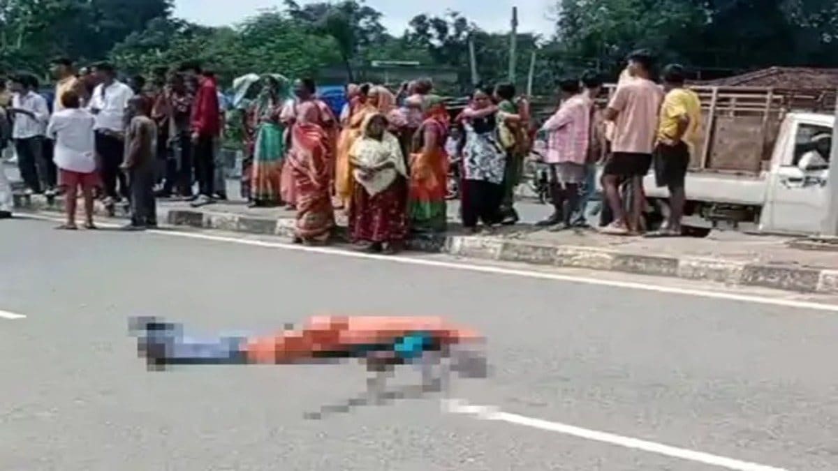 गुमला में तेज रफ्तार ट्रक ने मजदूर को कुचला, मौके पर मौत, गुस्साए ग्रामीणों ने जाम किया रांची-गुमला मुख्य मार्ग