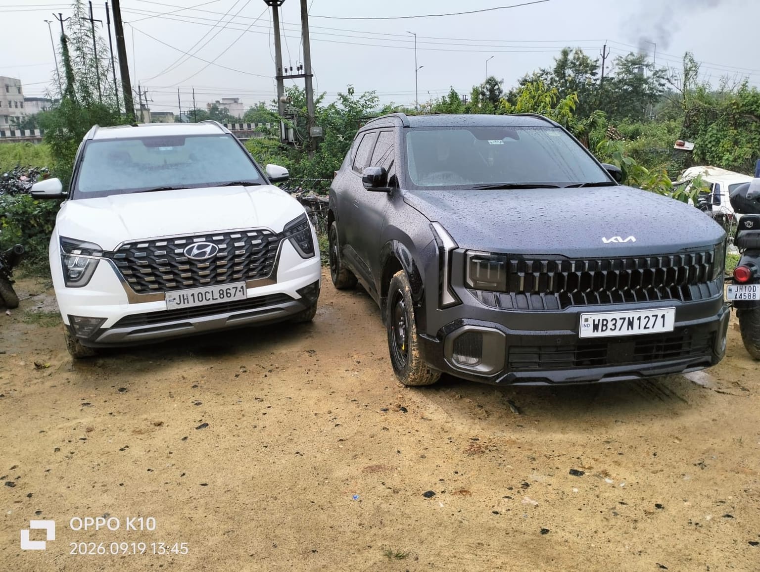 Dhanbad Encounter में बड़ा अपडेट : परिसर से मिली BMW सहित तीन लक्जरी गाड़ियां, जांच को थाना ले गई पुलिस