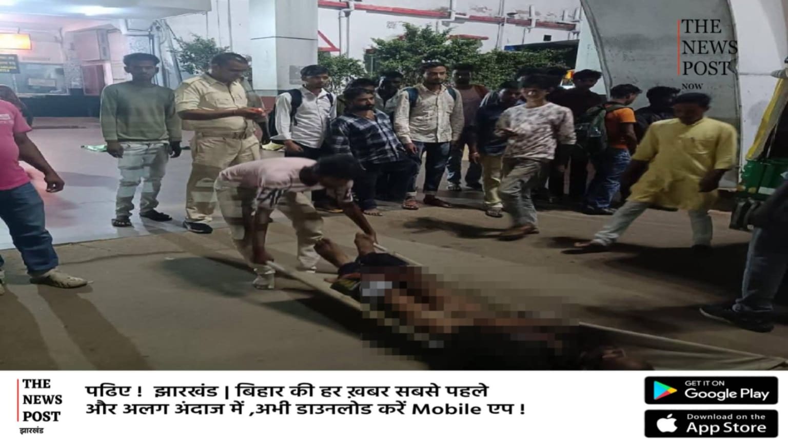 मधुपुर जंक्शन में चलती ट्रेन से उतरने के दौरान गिरा युवक,गंभीर हालत में अस्पताल में भर्ती