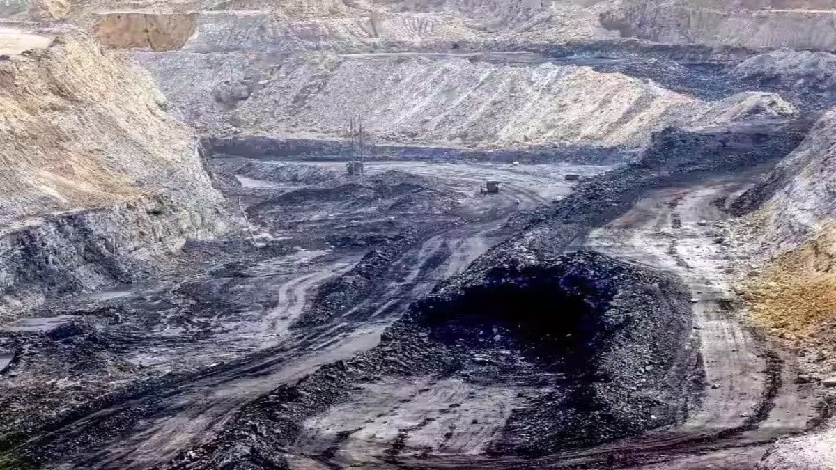 धनबाद: कोयला चोरी के खिलाफ CISF की कार्रवाई, दो महीने में 2655 टन से ज्यादा कोयला बरामद