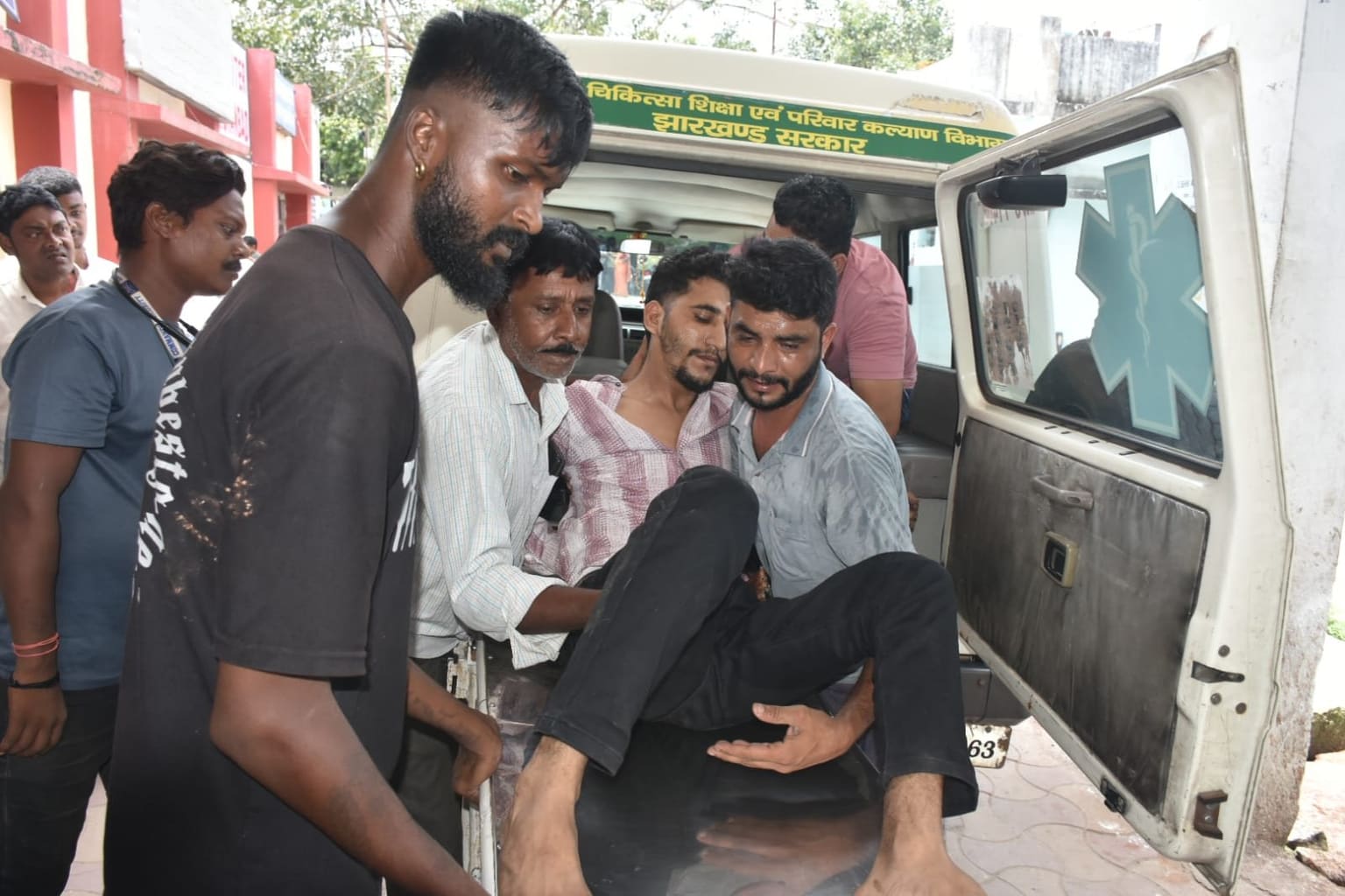 Breaking: धनबाद के वासेपुर में ताबड़तोड़ फायरिंग,फहीम खान के भाई सहित दो को लगी गोली