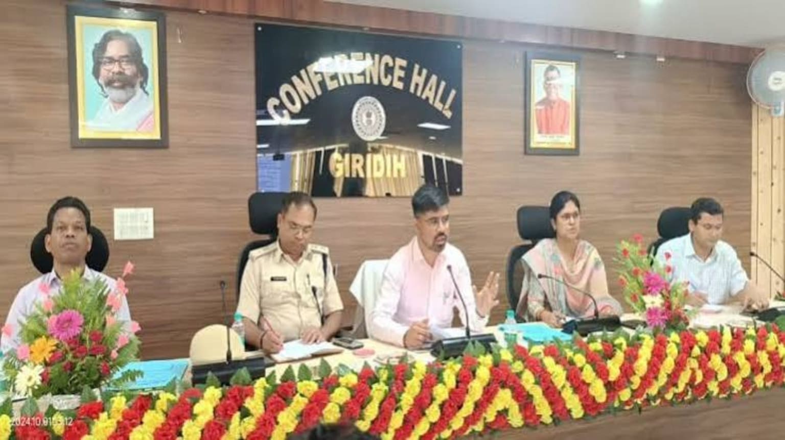 गिरिडीह में त्योहारों को लेकर प्रशासन अलर्ट, डीसी ने दिए सुरक्षा और व्यवस्था दुरुस्त करने के निर्देश