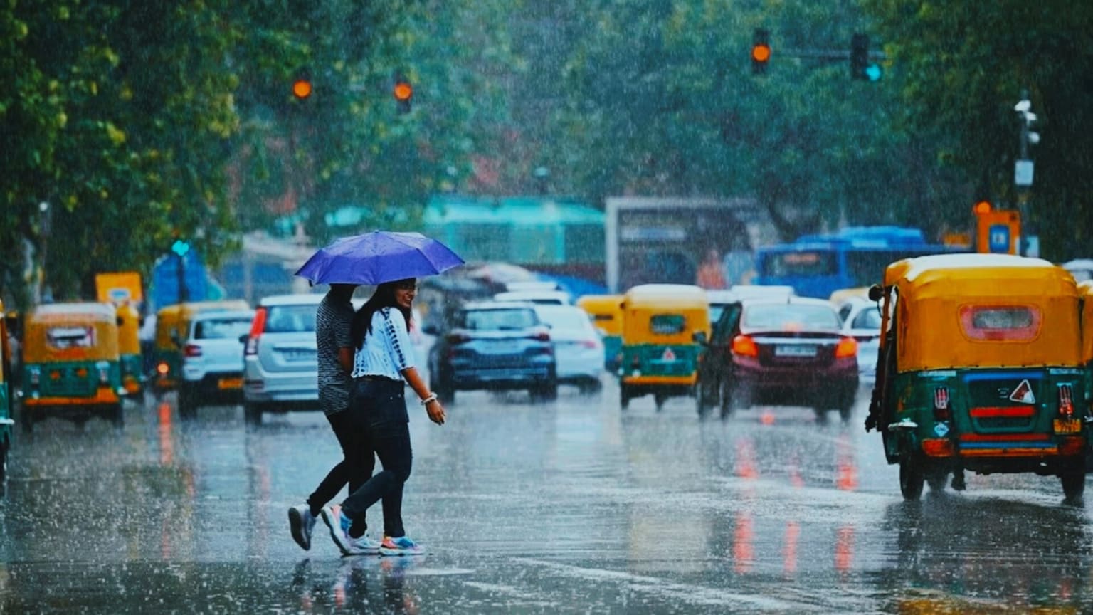 झारखंड में फिर बदलेगा मौसम का मिजाज, बारिश और गरज-चमक के बीच जानें अपने इलाके का तापमान