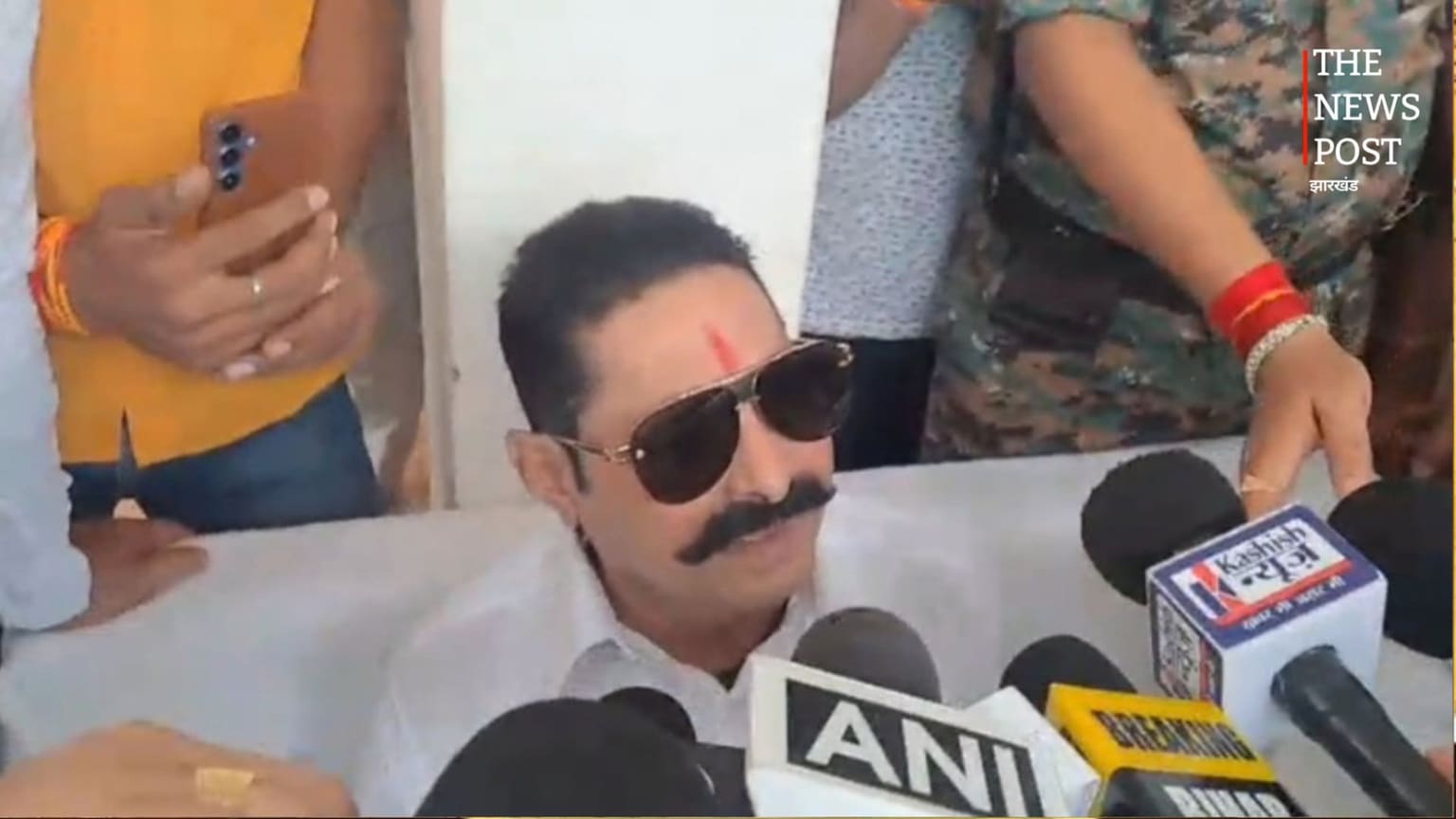अपनी ही पार्टी प्रत्याशी के खिलाफ विधायक अनंत सिंह, जनसुराज के अनुज सिंह के नॉमिनेशन में उतरे बाहुबली