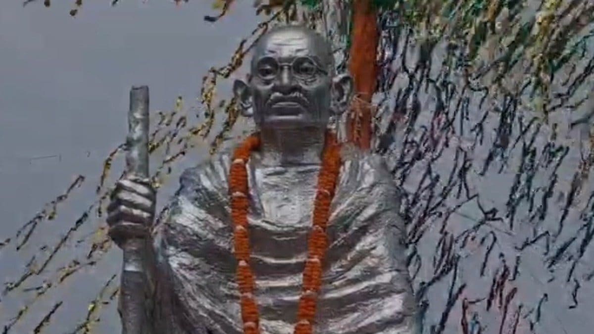 गांधी जयंती पर बोकारो में याद किए गए बापू, ढुल्लू महतो समेत कई लोग रहे मौजूद