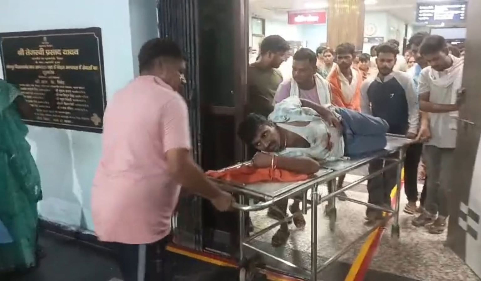 बड़ी खबर:घर के बाहर बैठे प्रॉपर्टी डीलर को अपराधियों ने मारी गोली, आरा में दहशत का माहौल