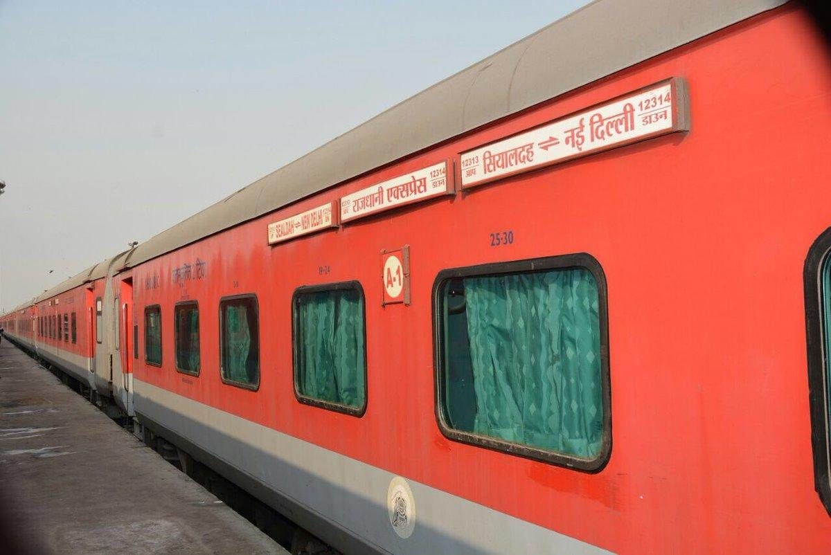 हावड़ा से दिल्ली धनबाद होकर जाने वाली दोनों राजधानी एक्सप्रेस शॉर्ट नोटिस पर रद्द, यात्रियों की बढ़ी परेशानी