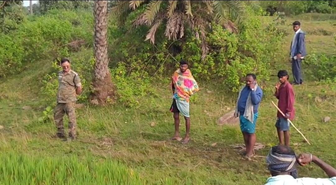 दुमका: झाड़ियों में मिला आदिवासी छात्रा का शव, दुष्कर्म के बाद हत्या की आशंका