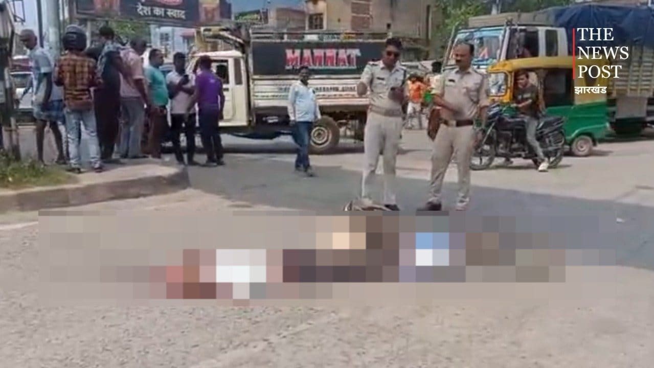 बोकारो में भीषण सड़क हादसा! हाइड्रा की चपेट में आने से साइकिल सवार की मौत, घंटों सड़क रहा जाम