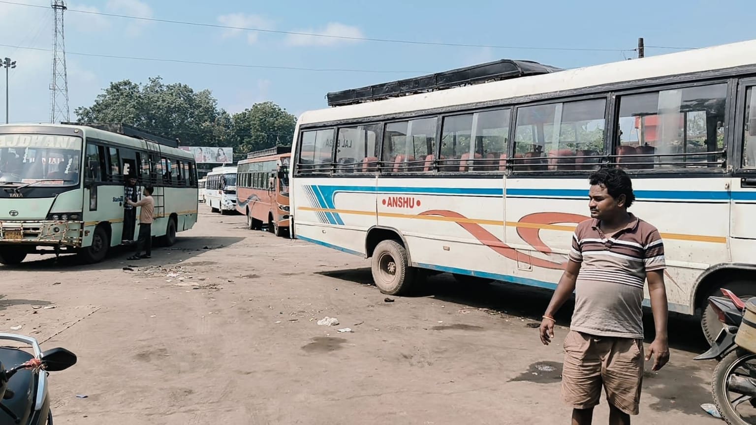 गोड्डा का बस स्टैंड बना नशेड़ियों का अड्डा! पुलिस थाना 50 मीटर दूर फिर भी सुरक्षा भगवान भरोसे