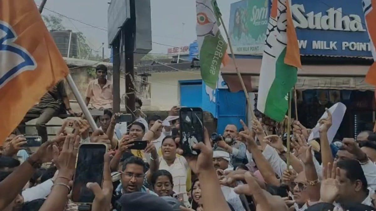 दिल्ली में यौन शोषण जमशेदपुर में बवाल, एक दूसरे से भिड़ गए कार्यकर्ता, जम कर चले लात- घूसे