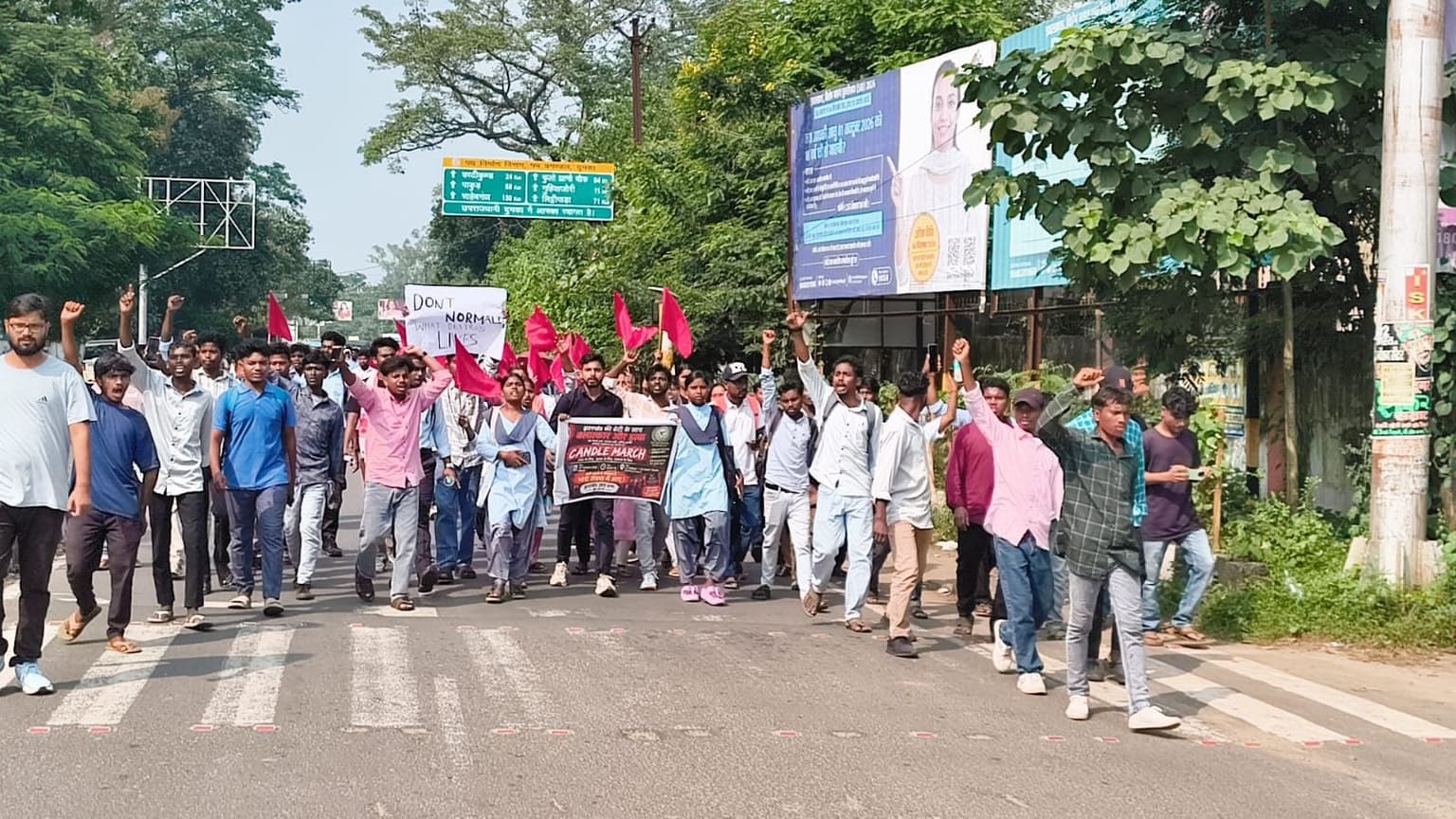 बेटी बचाओ के नारे, न्याय के लिए सड़क पर बेटियां, दुमका के सियासी रहनुमाओं की चुप्पी क्यों?