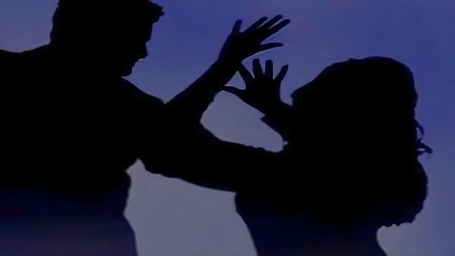 मासूमों के सामने पिता ने की हैवानियत की हद पार! पत्नी के प्राइवेट पार्ट्स में डाली...... फिर जो हुआ