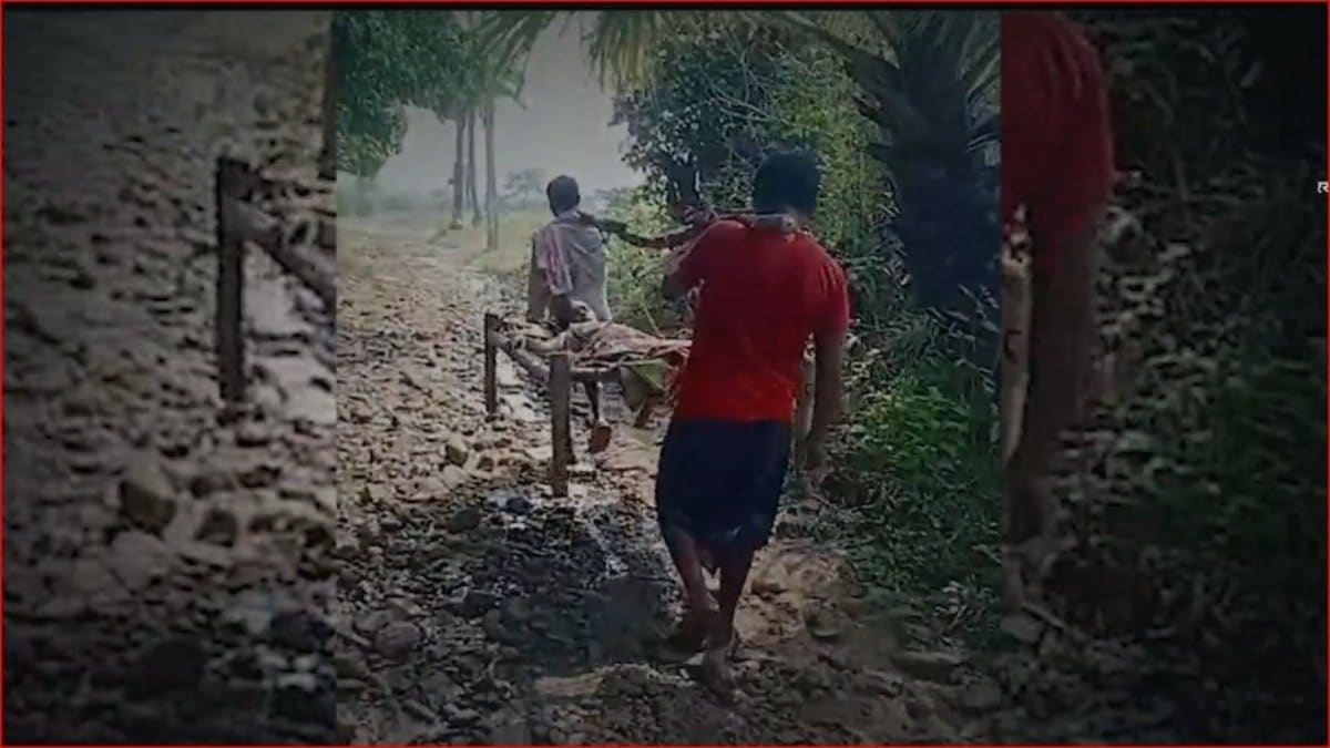 कीचड़ की राहों में दर्द की कहानी, खाट बनी एंबुलेंस, बोरियो में सड़क के अभाव ने खोली विकास की पोल