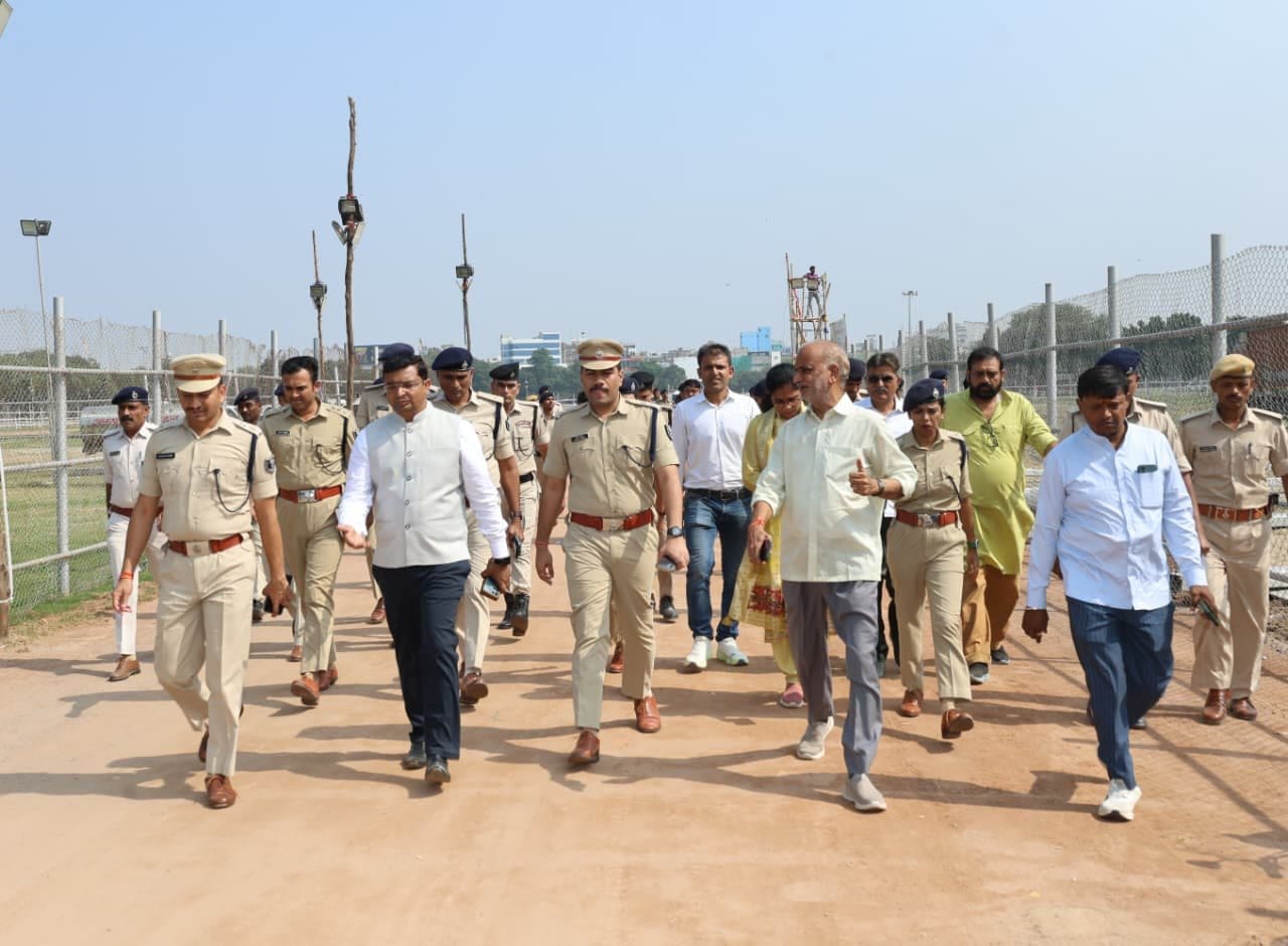 दुर्गा पंडालों में हादसे के बाद पटना में प्रशासन सतर्क, डीएम-एसएसपी ने घूम कर किया निरीक्षण