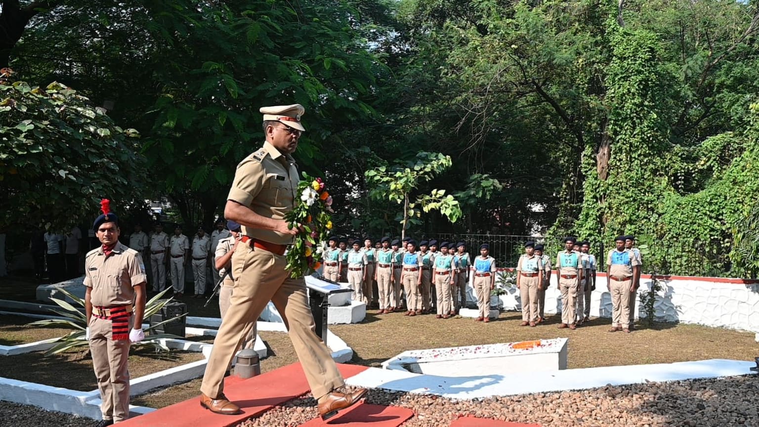 झारखंड के अलग अलग जिलों में मनाया गया पुलिस स्मृति दिवस, शहीदों को दी गई श्रद्धांजलि