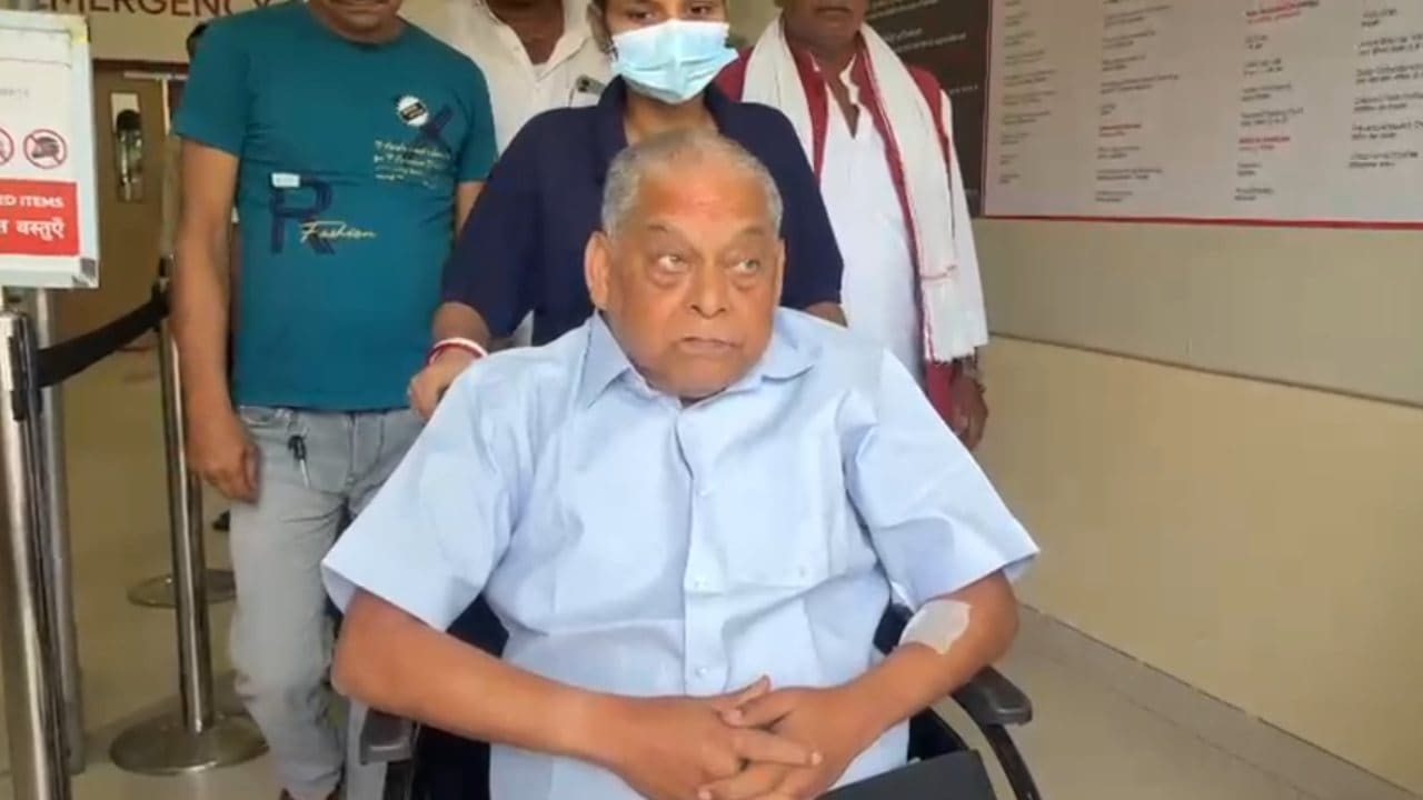 जदयू प्रत्याशी नीरज कुमार की अस्पताल से हुई छुट्टी, कहा 'दो दिनों तक मतदाताओं से रहना पड़ा दूर'