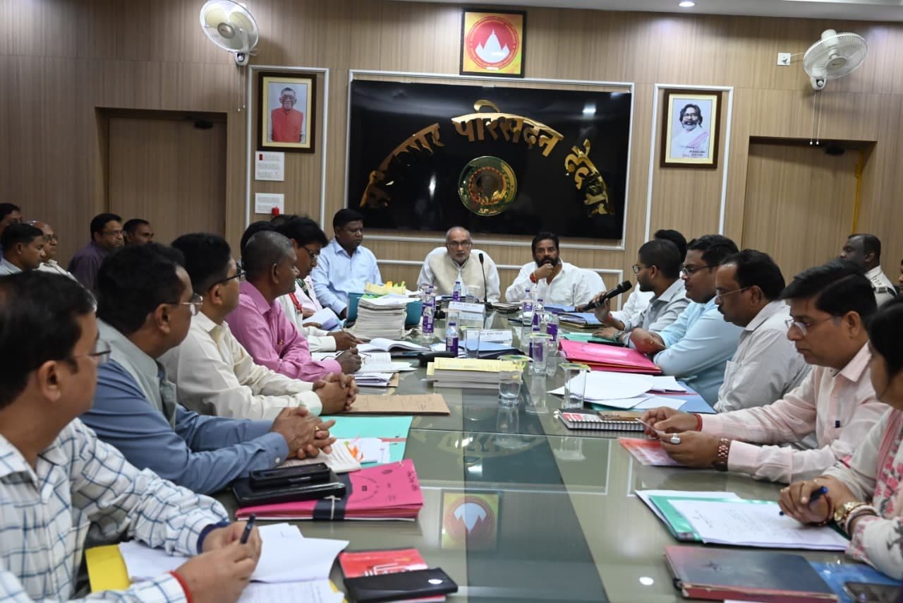 देवघर में विधानसभा की लोक लेखा समिति की बैठक, लंबित मामलों के जल्द निष्पादन का निर्देश