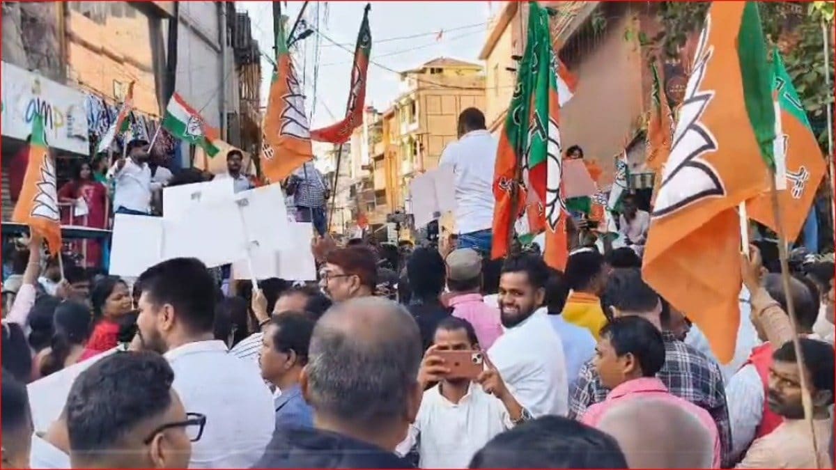 खड़गे के बयान पर झारखंड में सियासी घमासान, कांग्रेस कार्यालय का घेराव करने पहुंचे भाजपा नेता