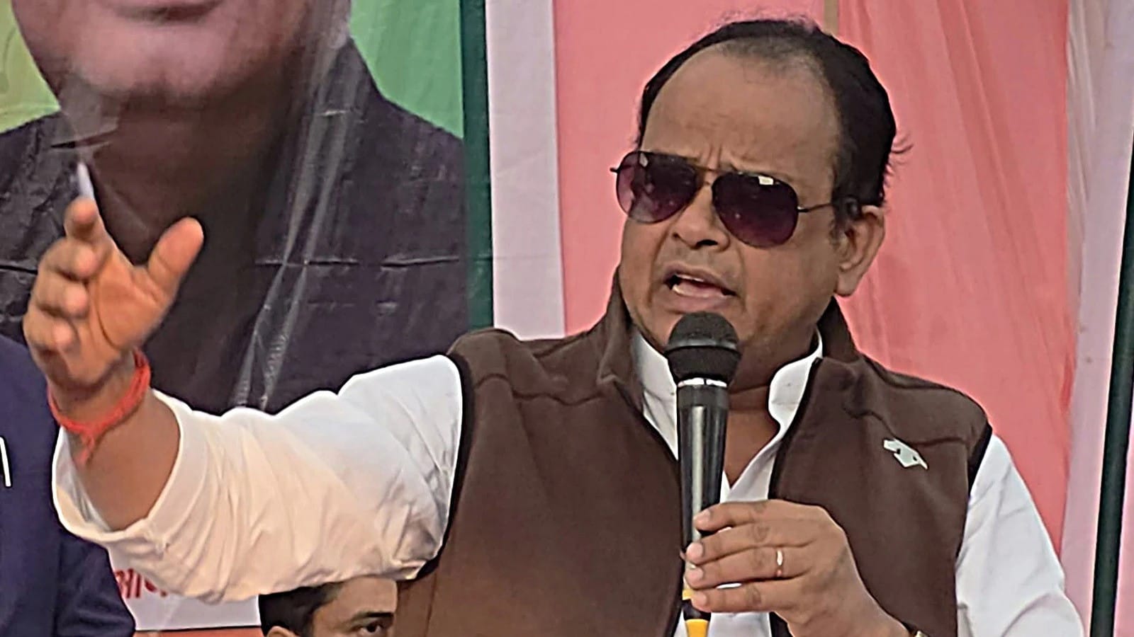 मंत्री जी के बिगड़े बोल, कहा - नाथवानी को देखते ही महिला विधायकों के चमकने लगे चेहरे