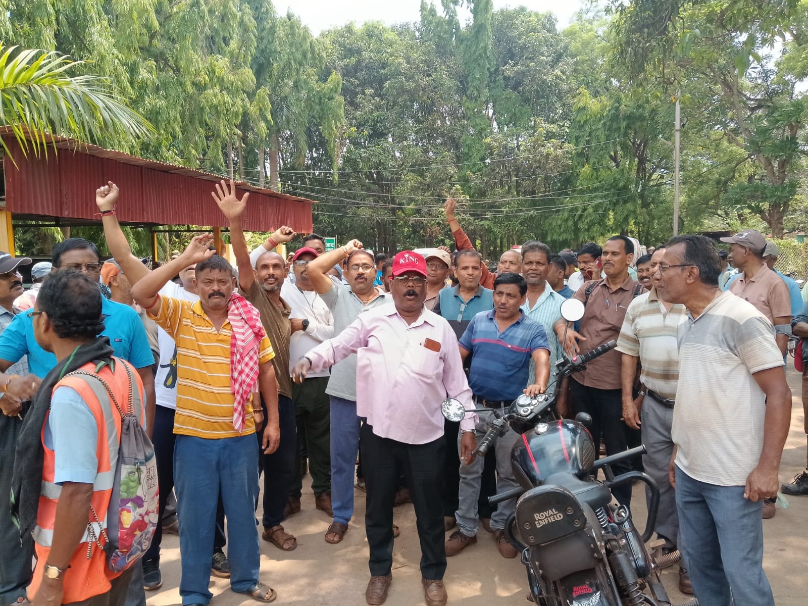 चाईबासा: बायोमेट्रिक हाजिरी को लेकर वार्ता विफल, संयुक्त यूनियनों ने आंदोलन तेज करने की दी चेतावनी
