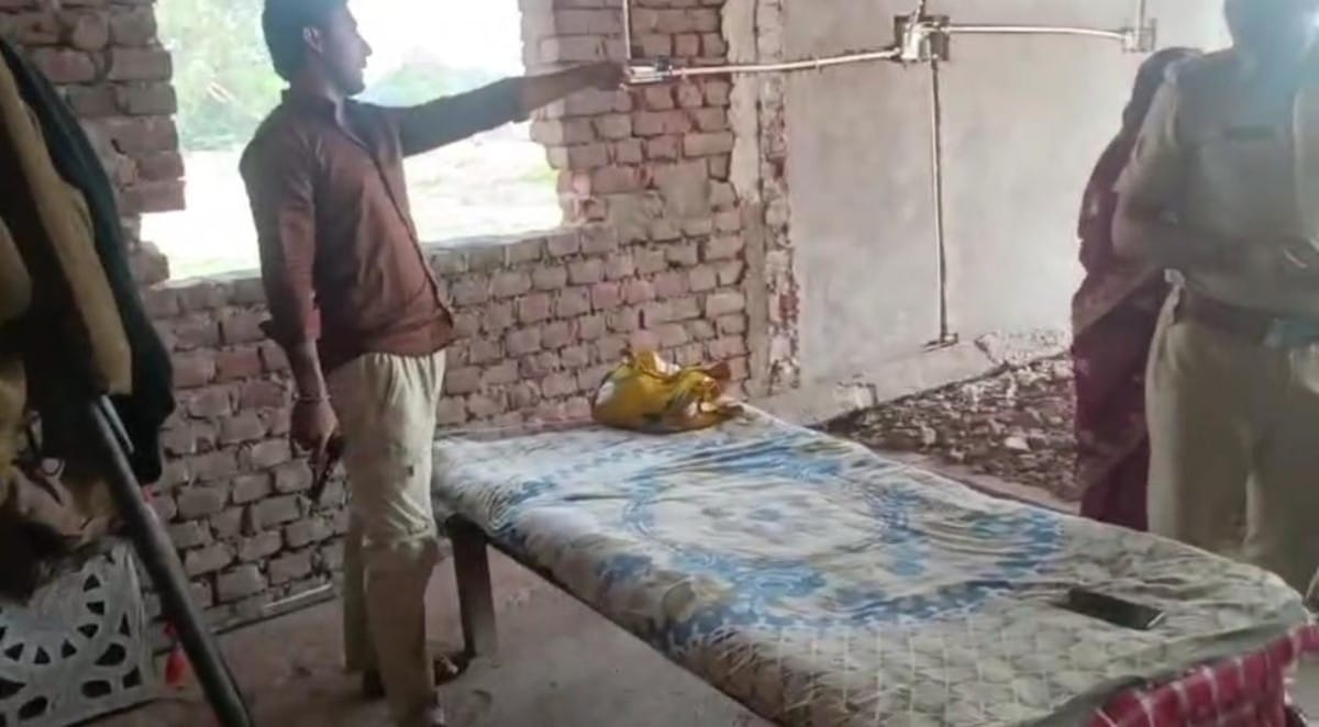 मार देंगे कट्टा कपार में....पुलिस पर ही पिस्तौल लहराकर युवक ने दे डाली खुली चुनौती, वायरल वीडियो से मची सनसनी