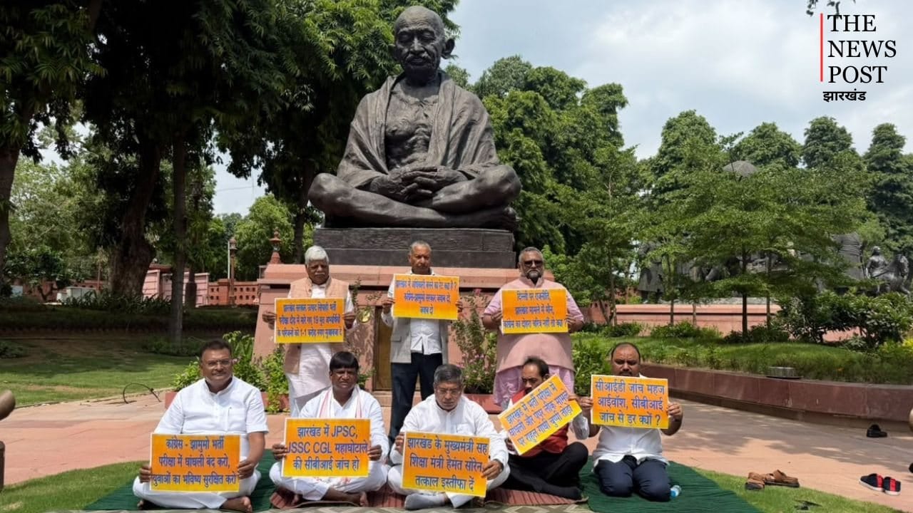 भाजपा सांसदों का दिल्ली में प्रदर्शन, आदित्य साहू ने कांग्रेस पर लगाया दोहरी राजनीति का आरोप