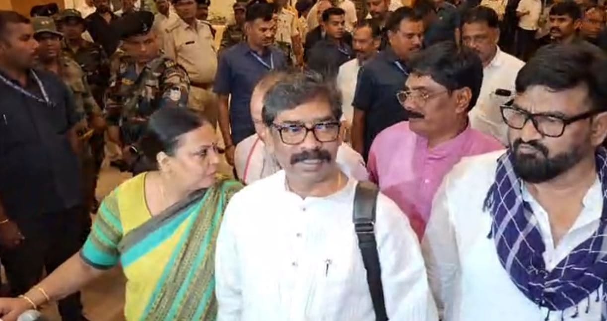 BIG BREAKING: मुख्यमंत्री की बैठक खत्म, jssc –CGL सहित  TDPL के  सभी परीक्षा रद्द, देवेंद्र ने तोड़ा अनशन