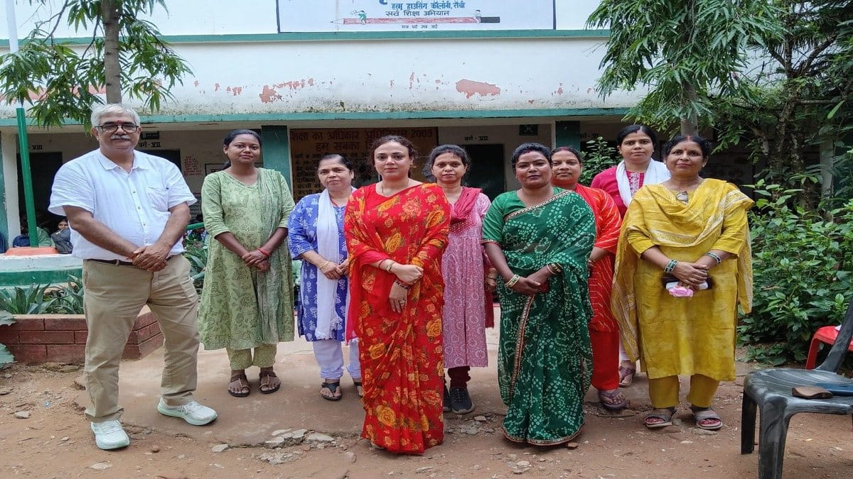 सरकारी स्कूल में बच्चों के बीच पहुंचीं मनीषा सिंह, सिखाई गुड टच-बैड टच की समझ, बताया सुरक्षित रहने का तरीका