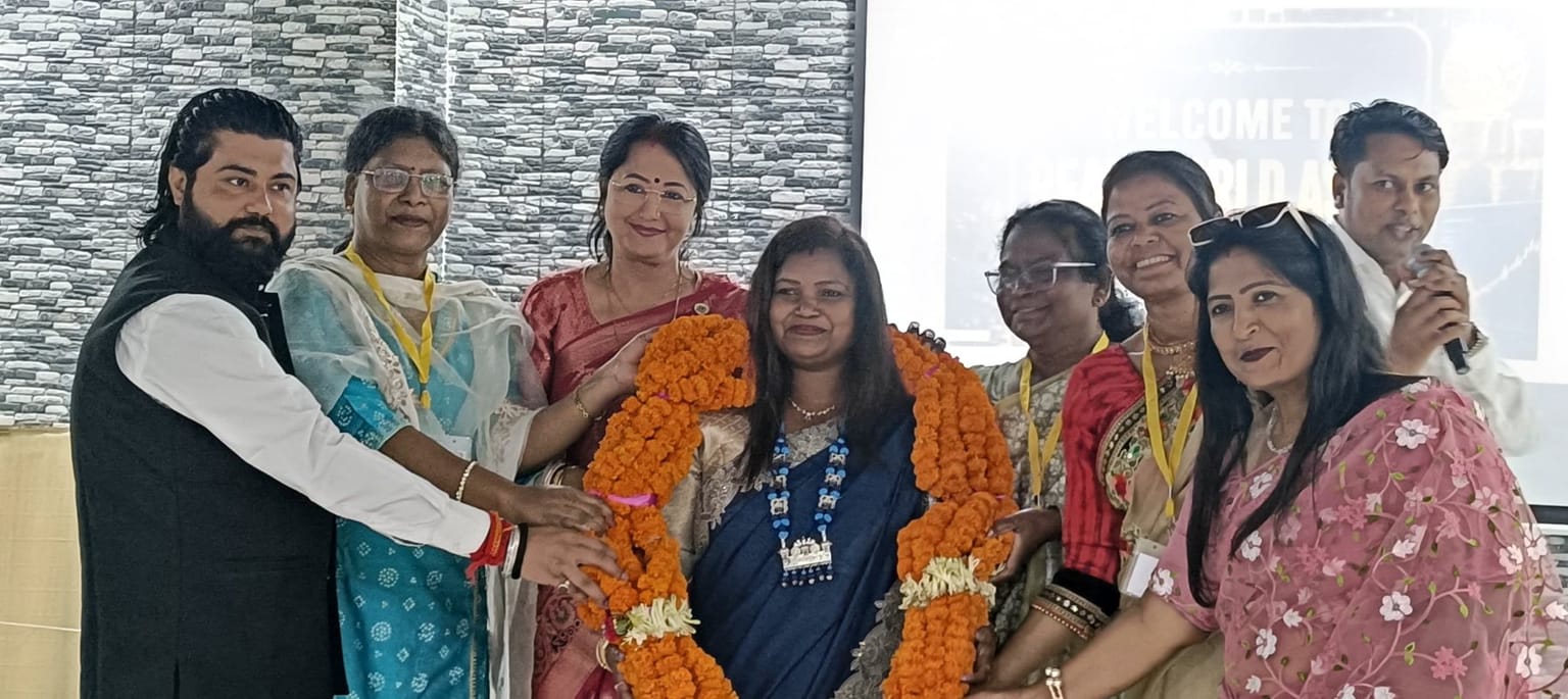 बड़ी खबर: पढ़ाते- पढ़ाते दुमका की ये प्रोफेसर लोगों को बनाने लगी बकरा, खुला पोल तो शहर में मचा हड़कंप 