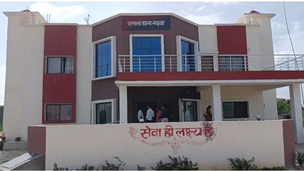 गढ़वा में खुदाई के दौरान ज़मीन से निकला खजाना? सन्दुक पर 40 परिवारों ने ठोका दावा, अंदर क्या है बना रहस्य