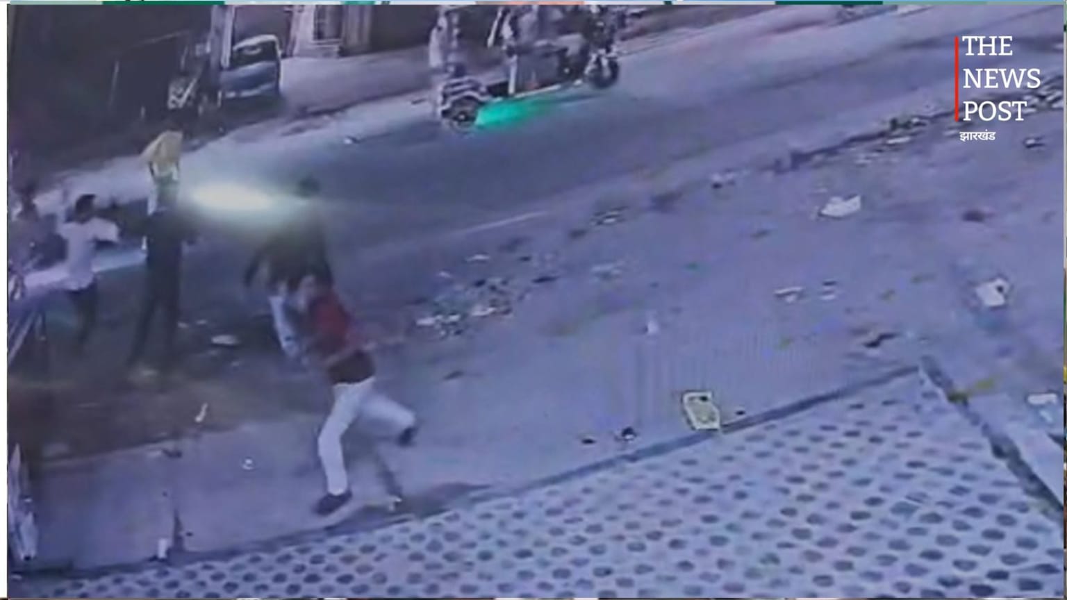 नवादा में सड़क पर व्यवसायी से मारपीट का CCTV आया सामने, सामान और रुपये छीनने का आरोप