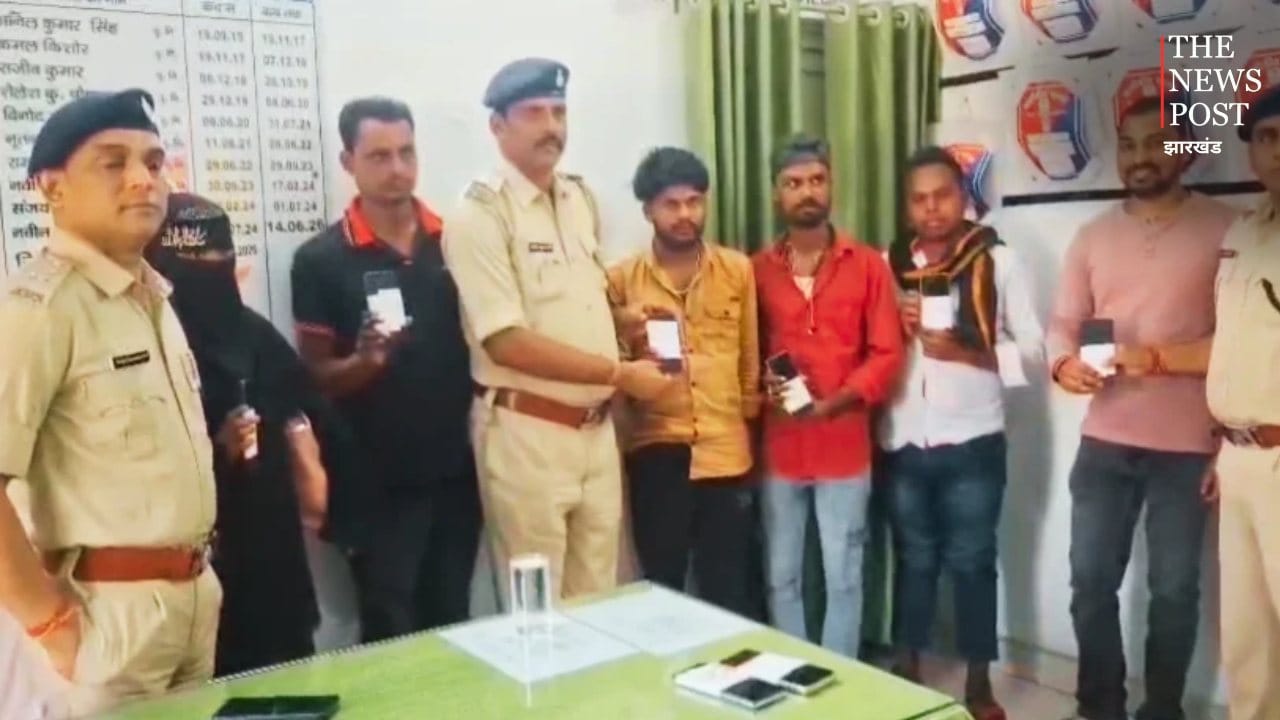 बोकारो पुलिस का बड़ा अभियान! 57 गुम हुए मोबाइल फोन बरामद, छह महीने में 684 फोन रिकवर