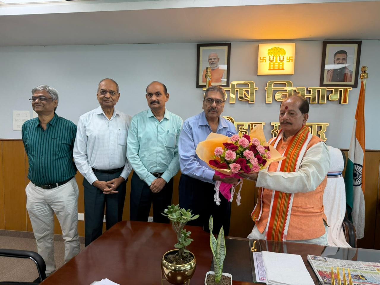 बिहार के गन्ना किसानों को मंत्री ने दिया राहत का भरोसा, यूरिया संकट और जल-जमाव पर एक्शन मोड में कृषि मंत्री विजय सिन्हा