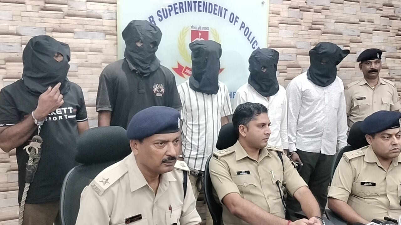जुगसलाई गोलीकांड: पुलिस ने हथियार के साथ पाँच बदमाशों को किया गिरफ्तार