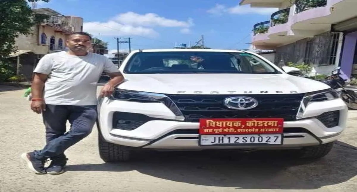 विधायक के चालक की काटकर हत्या, बचाने पहुंचे माता-पिता और बेटी पर भी हुआ हमला, जमीन विवाद से जुड़ा है मामला
