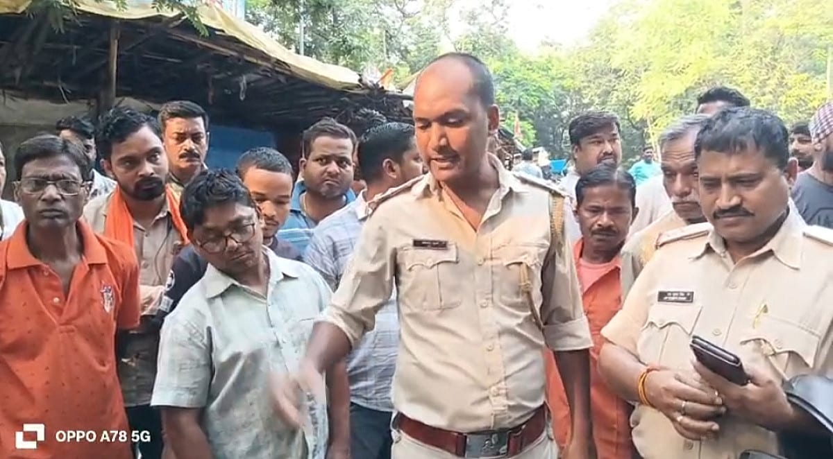 जमशेदपुर में पुलिस के खिलाफ सड़क पर उतरा युवक,  जानिए पूरा मामला