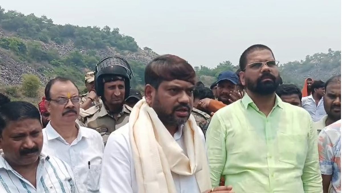 धनबाद में ओबी डंपिंग पर बवाल, महापौर संजीव सिंह ने रोका काम, बीसीसीएल पर उठाए सवाल