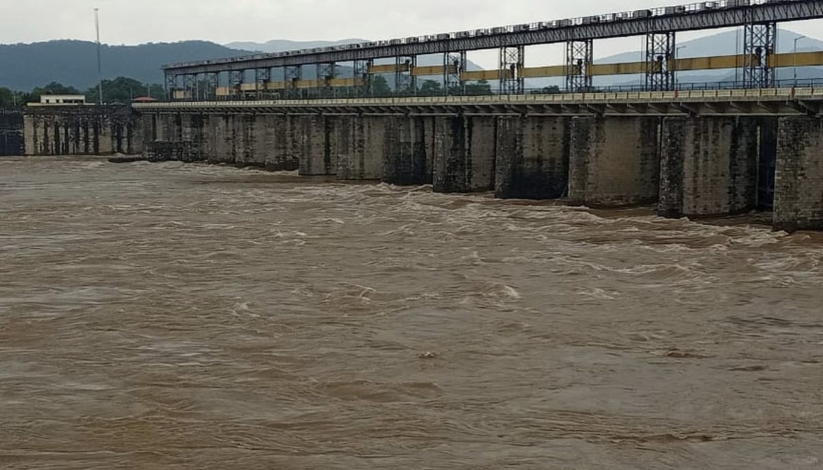 किसानों के लिए वरदान, पर्यटकों के लिए खूबसूरत ठिकाना है गालूडीह बराज डैम, जानिए क्या है खासियत